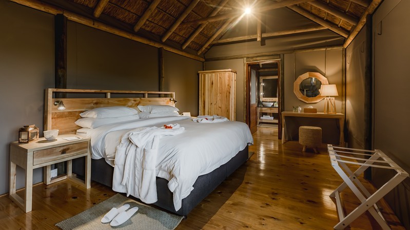 Bukela Game Lodge Luxury Safari Tent (2)