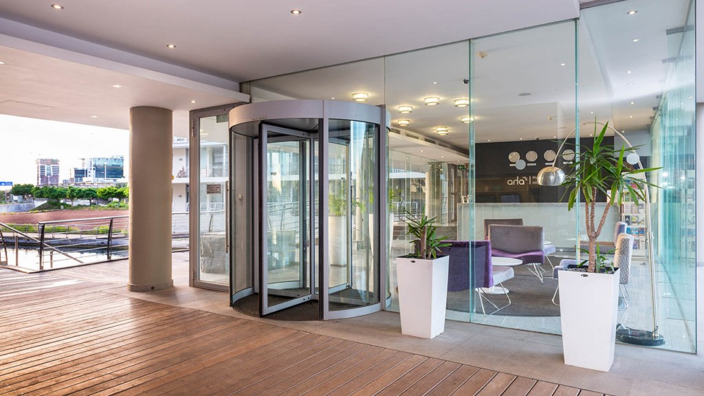 Entrance-aha-Harbour-Bridge-Hotel-and-Suites